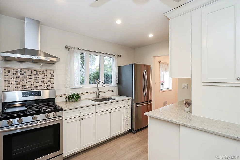Unit for sale at 6 Gerhard Road, Oyster Bay, NY 11803