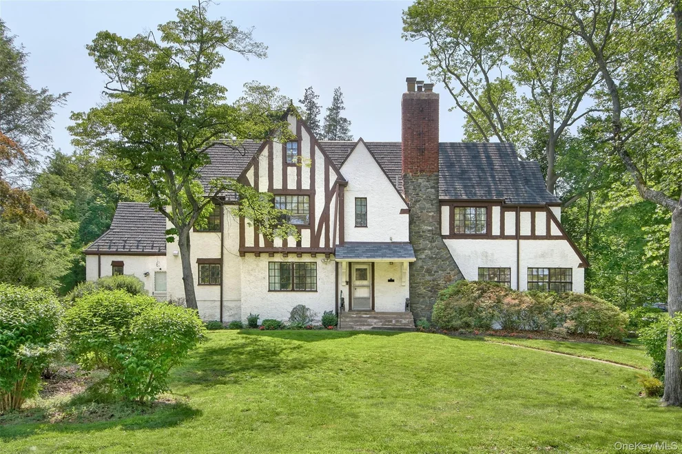 Unit for sale at 2 Byworth Road, New Rochelle, NY 10804