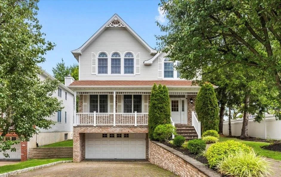 Unit for sale at 2 Apple Court, Eastchester, NY 10709