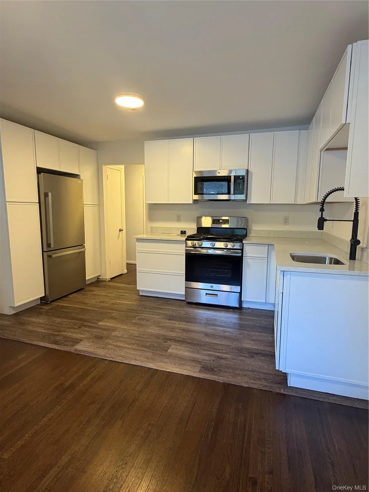 Unit for sale at 3 W Lawrence Park Drive, Orangetown, NY 10968