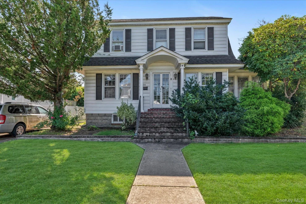 Unit for sale at 34 Kingsland Place, Babylon, NY 11702