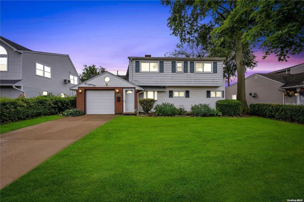 Unit for sale at 135 Acre Lane, Oyster Bay, NY 11801