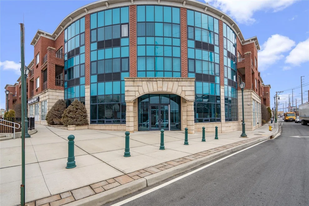 Unit for sale at 130 Post Avenue, North Hempstead, NY 11590