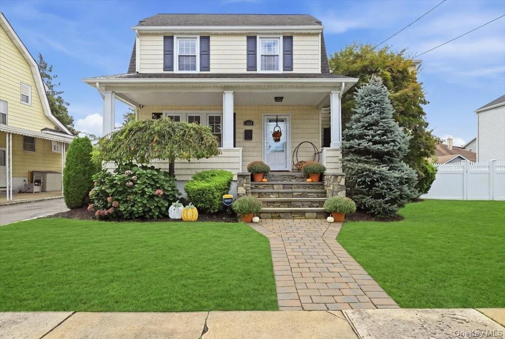 Unit for sale at 2546 Hicks Street, Hempstead, NY 11710
