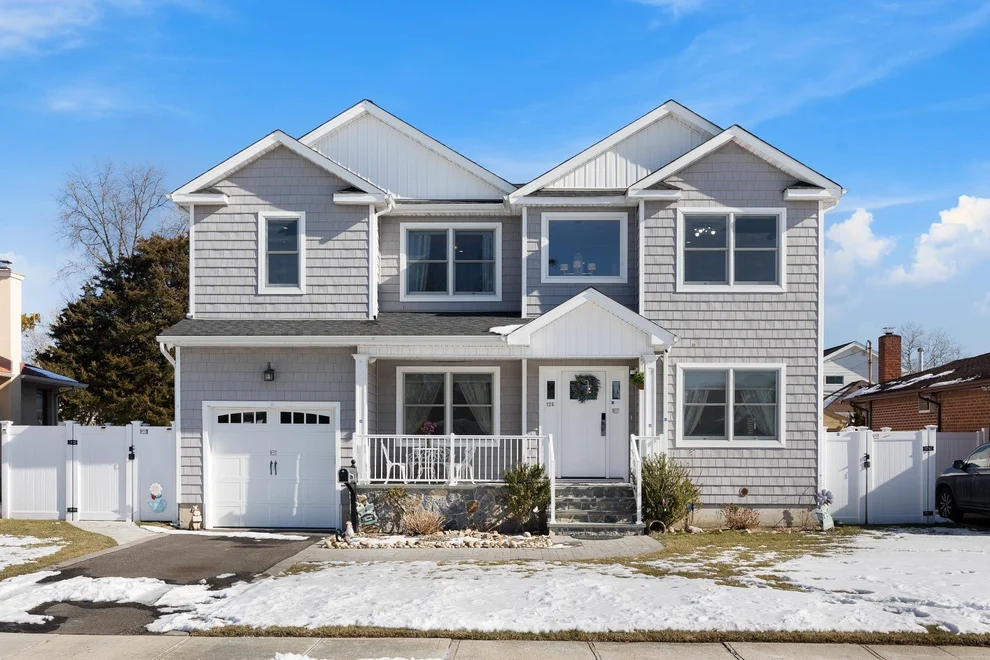 Unit for sale at 125 Ketchams Road, Oyster Bay, NY 11791