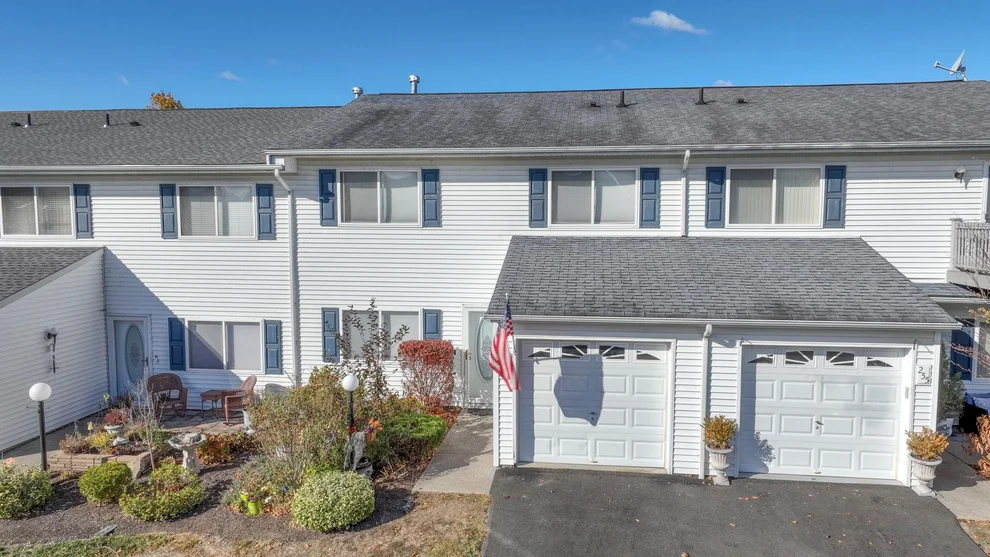 Unit for sale at 253 Tamerisk Lane, New Windsor, NY 12553
