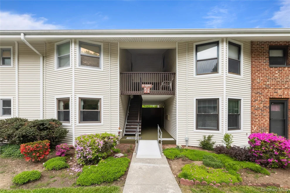 Unit for sale at 23 Dorset Court, Yorktown, NY 10598