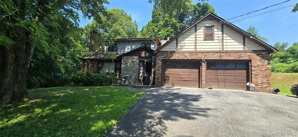 Unit for sale at 11 Deerhaunt Drive, Cortlandt, NY 10567