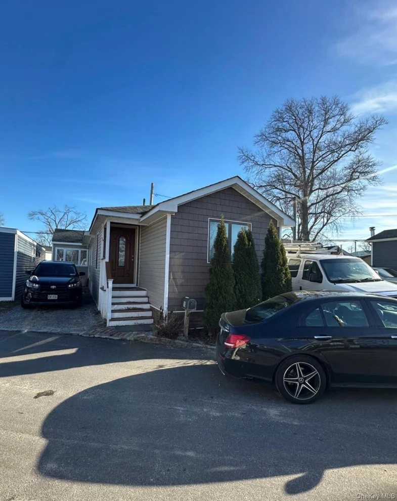 Unit for sale at 10 Elm Avenue, Islip, NY 11706
