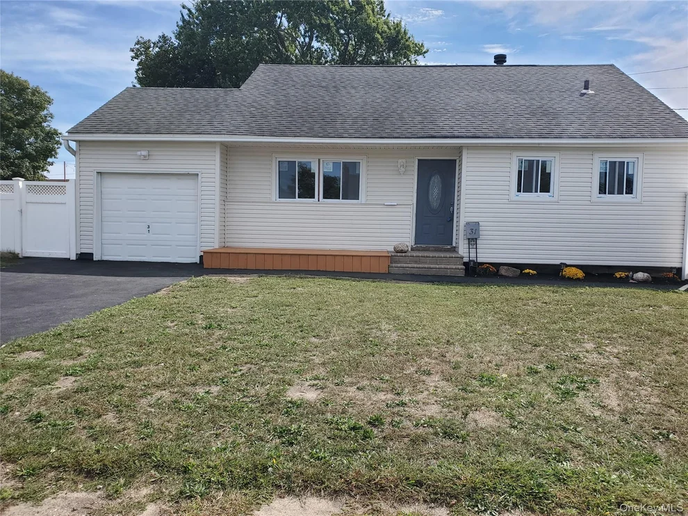 Unit for sale at 31 W Marine Avenue, Babylon, NY 11757