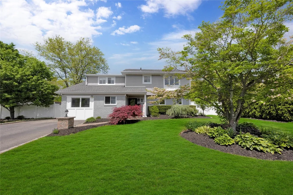 Unit for sale at 52 Glen Lane, Smithtown, NY 11754