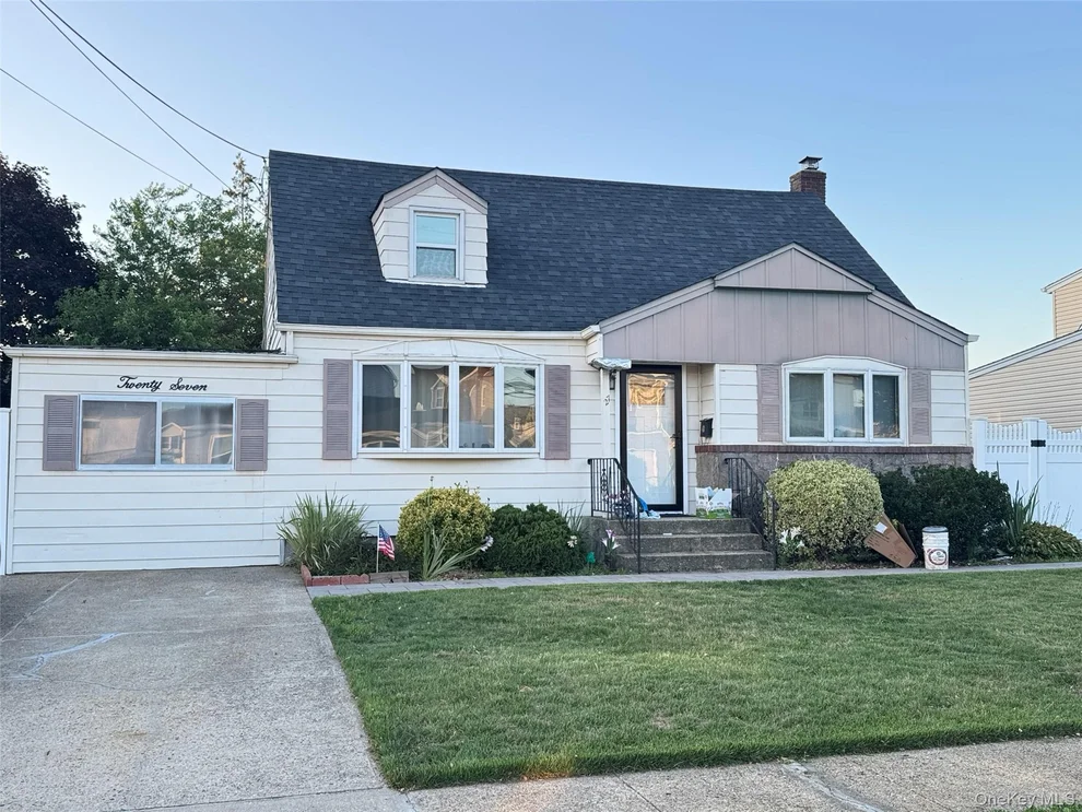 Unit for sale at 27 Edward Street, Oyster Bay, NY 11714