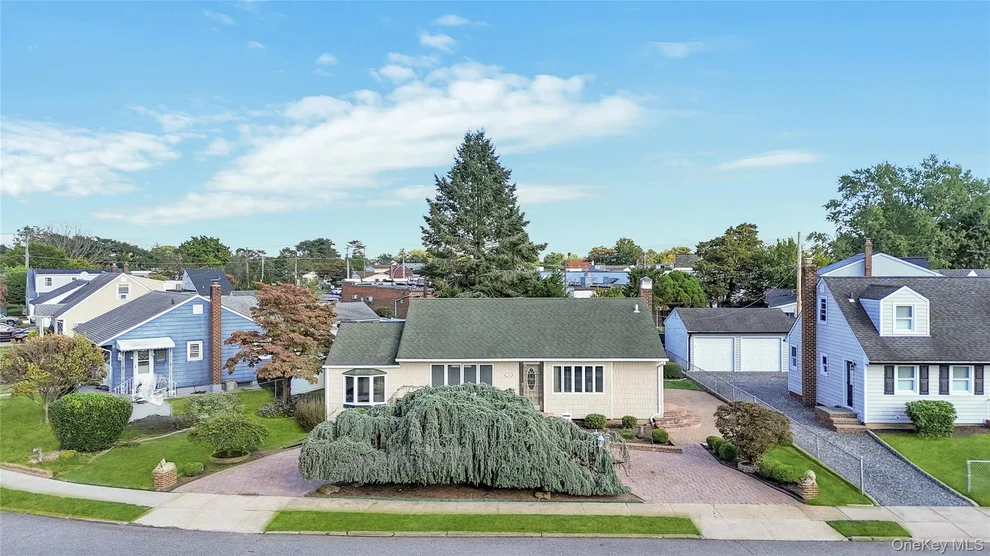 Unit for sale at 10 Winding Road, Oyster Bay, NY 11801
