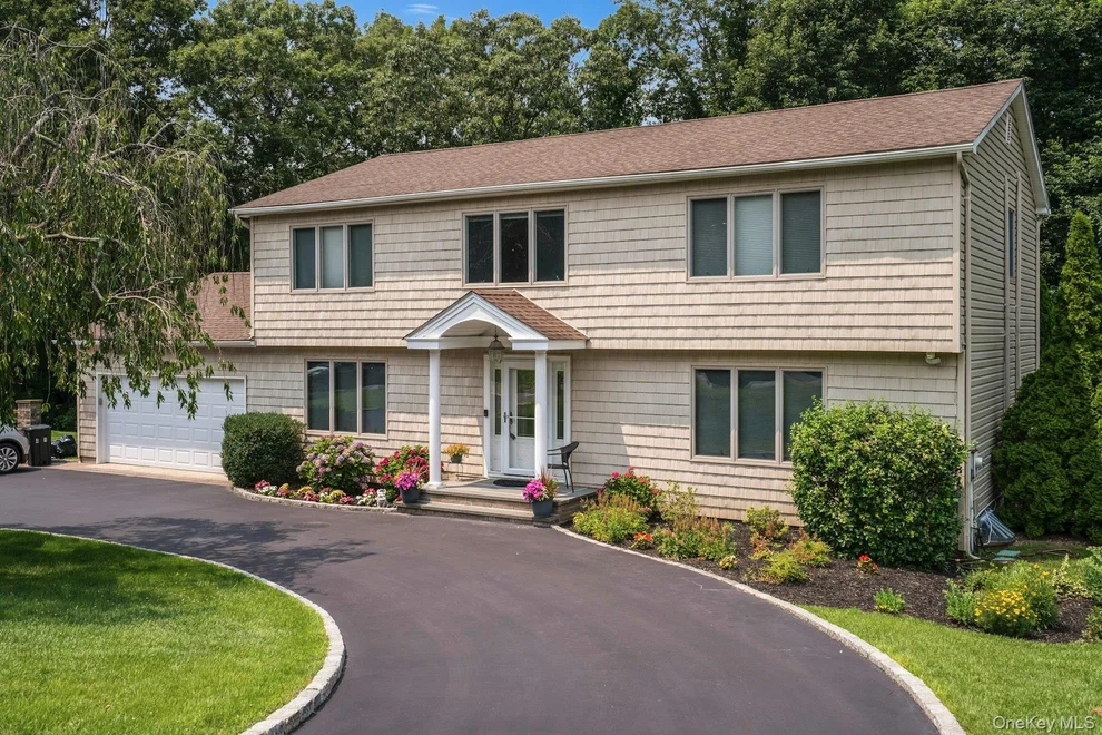 Unit for sale at 41 Cedar Ridge Lane, Huntington, NY 11746