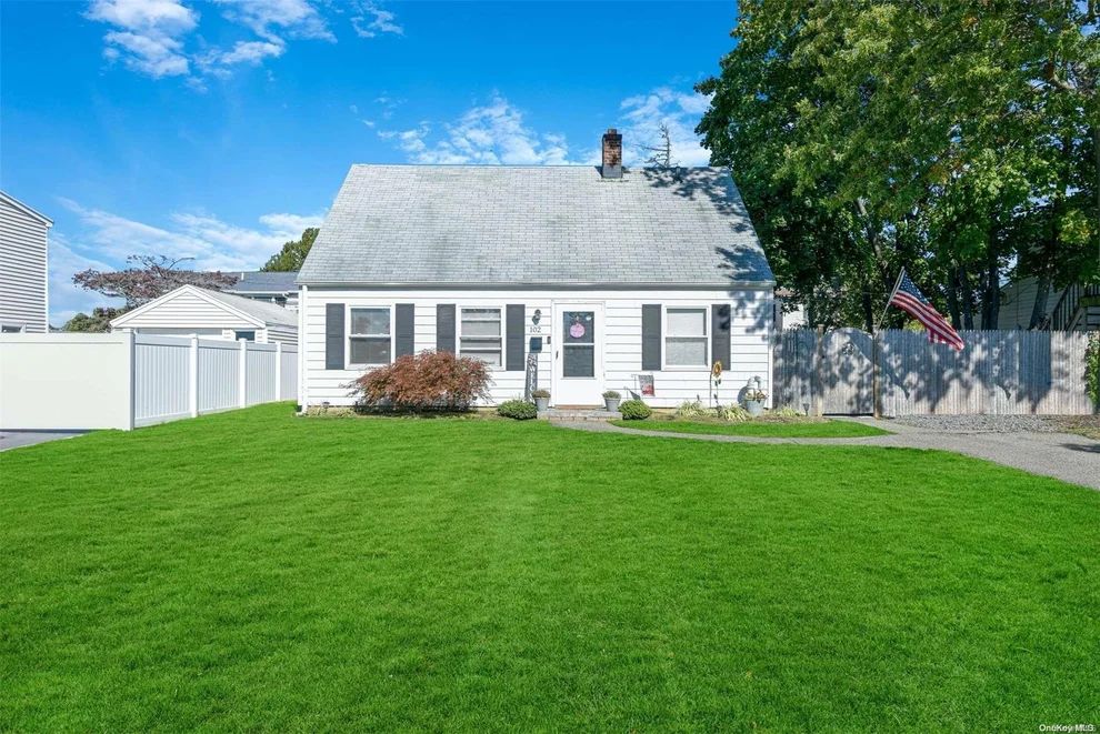 Unit for sale at 102 N Parkside Drive, Hempstead, NY 11756