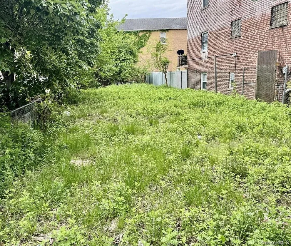Unit for sale at 1116 Rhinelander Avenue, New York, NY 10461