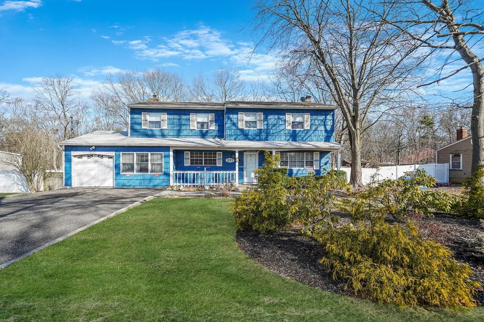 Unit for sale at 337 Jamaica Avenue, Brookhaven, NY 11763