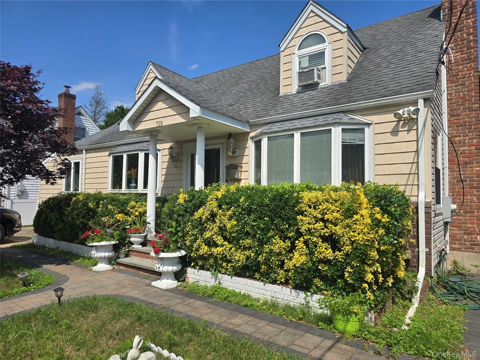 Unit for sale at 719 Oriole Avenue, Hempstead, NY 11552