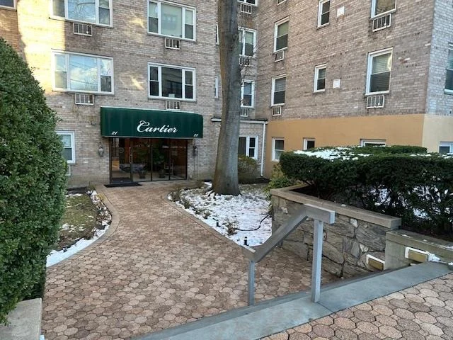 Unit for sale at 21 Bond Street, North Hempstead, NY 11021