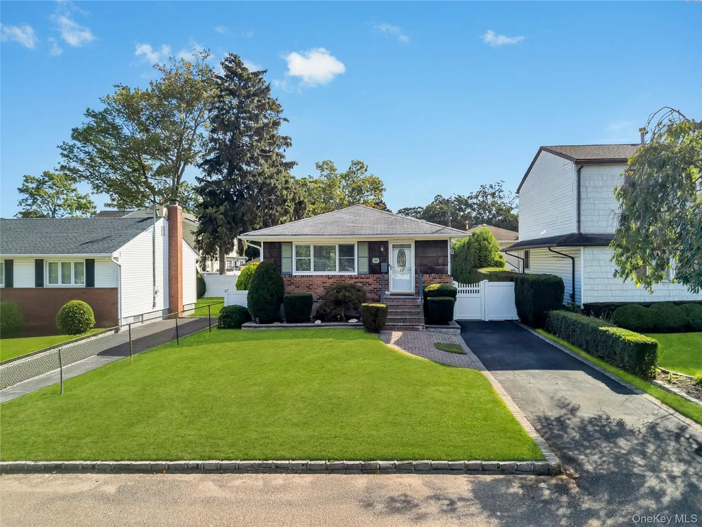 Unit for sale at 29 Collins Avenue, Babylon, NY 11729
