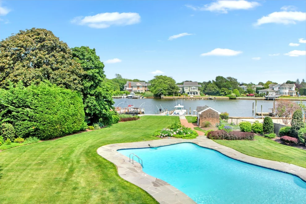 Unit for sale at 161 Wampum Lane, Islip, NY 11795