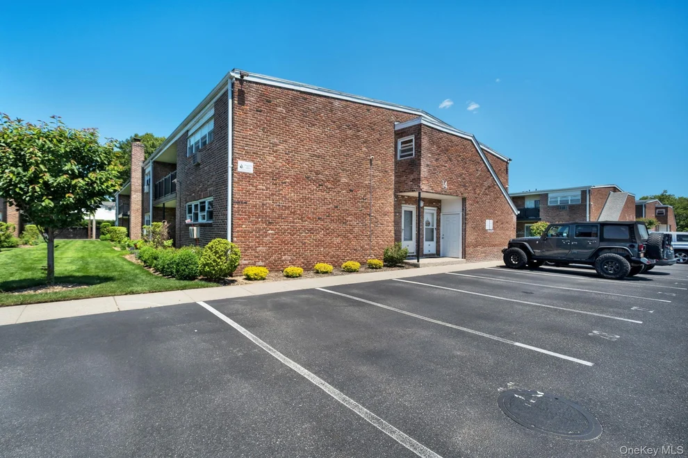 Unit for sale at 14 Ivy Street, Oyster Bay, NY 11735