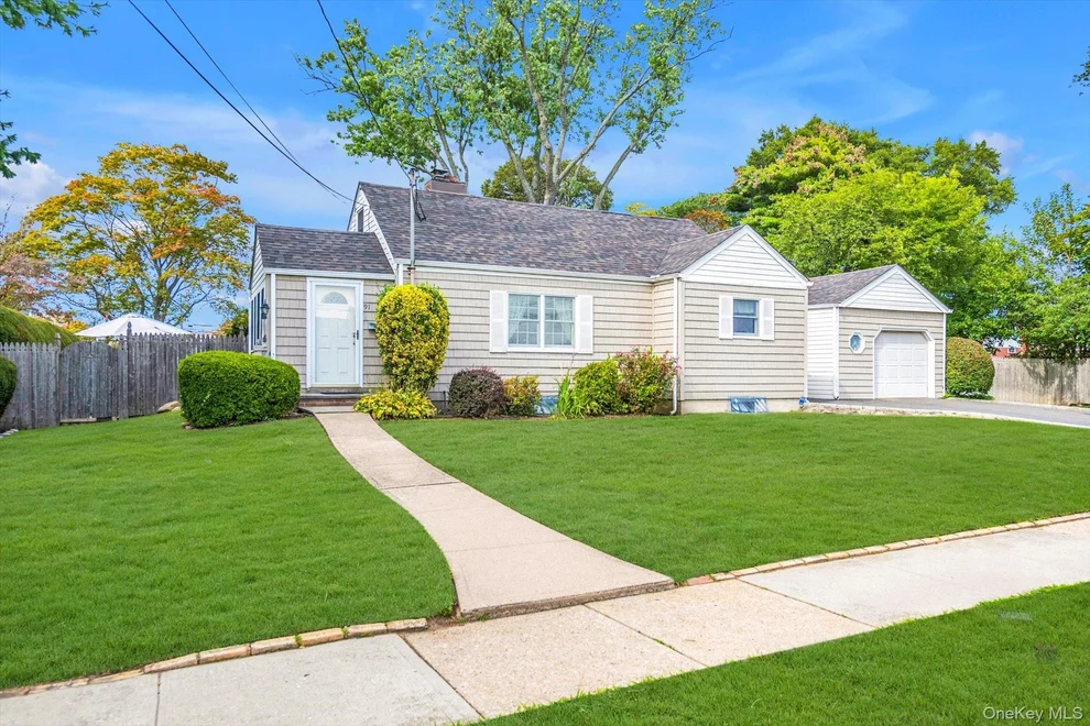 Unit for sale at 91 7th Street, Oyster Bay, NY 11801