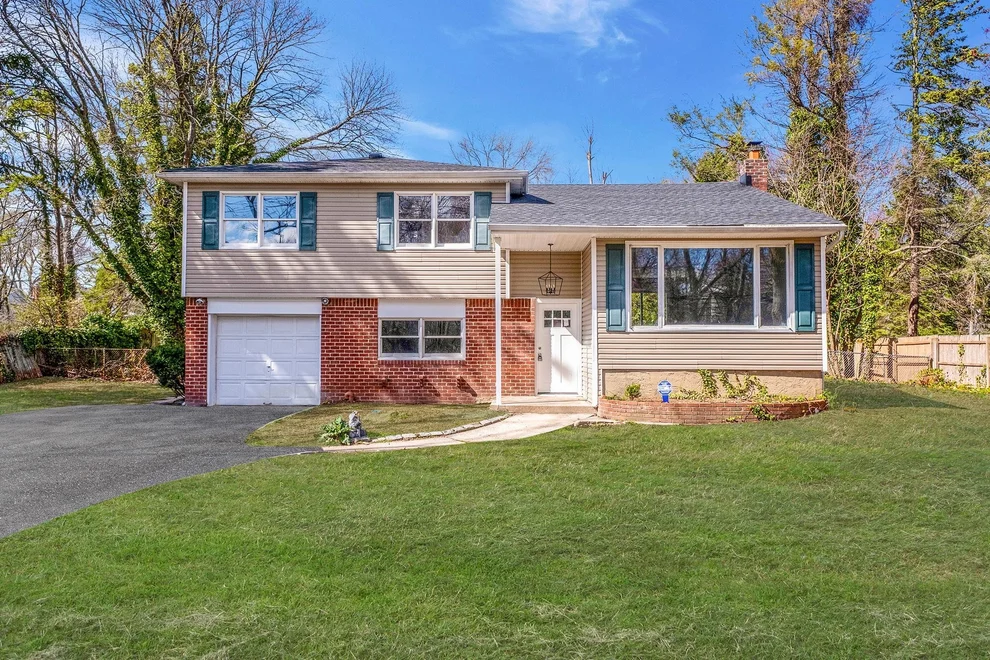 Unit for sale at 211 E 17th Street, Huntington, NY 11746