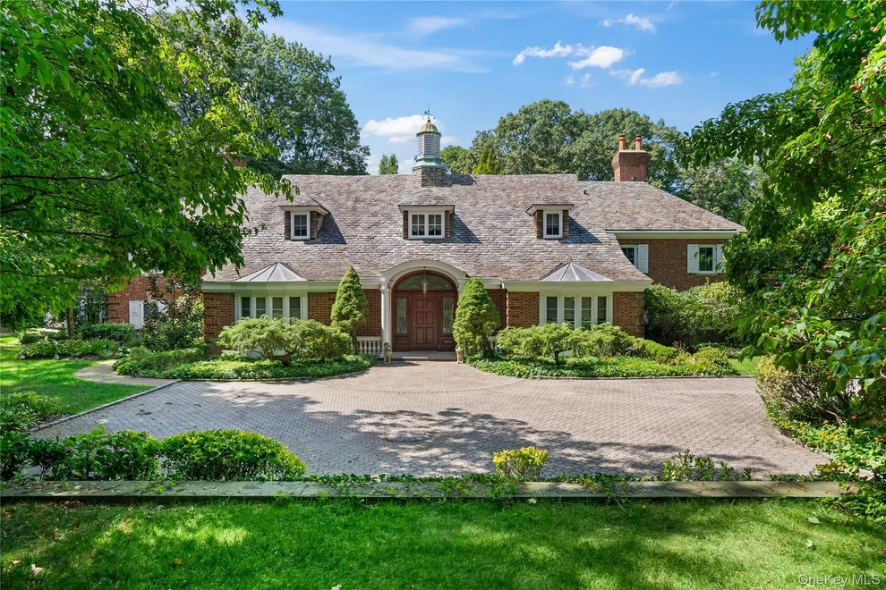 Unit for sale at 820 Bryant Avenue, North Hempstead, NY 11576