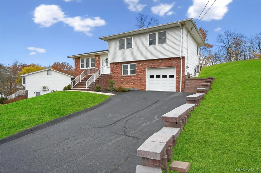 Unit for sale at 3 Georgian Drive, Stony Point, NY 10980