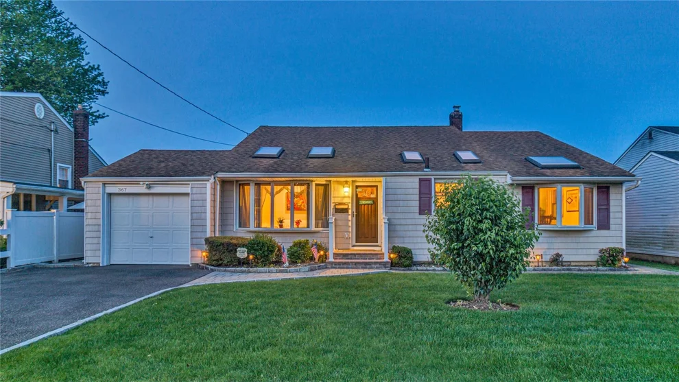 Unit for sale at 367 Pacific Street, Oyster Bay, NY 11762