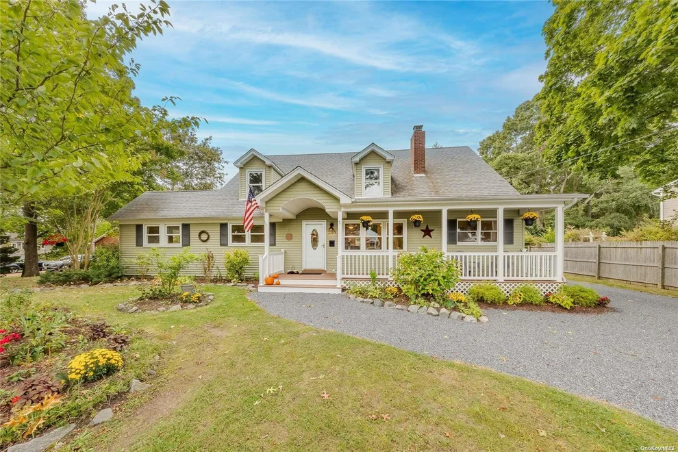 Unit for sale at 218 Oakwood Avenue, Islip, NY 11705