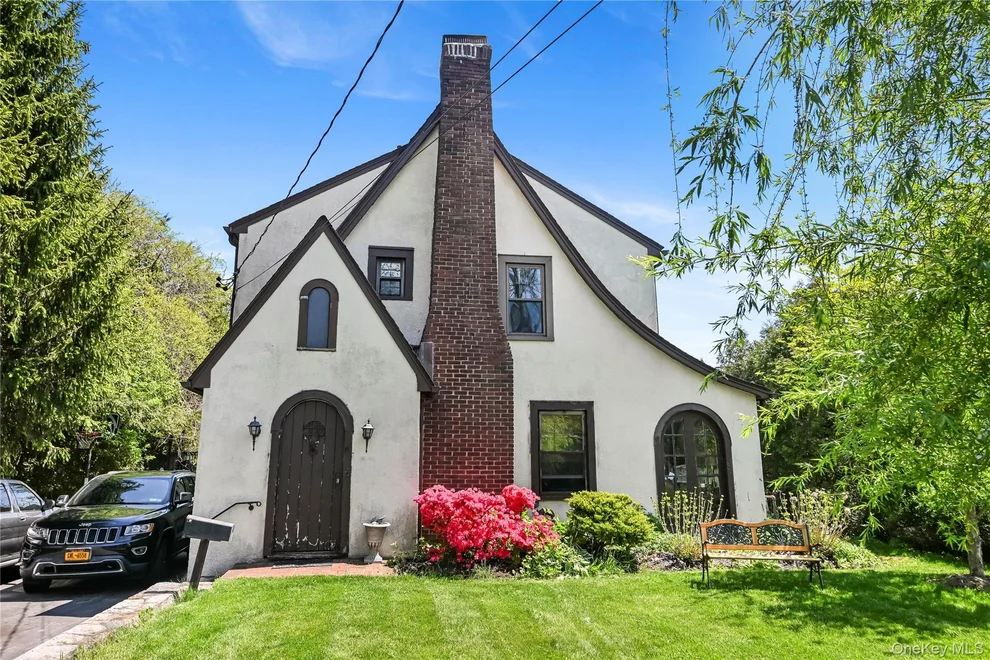 Unit for sale at 365 Old Mamaroneck Road, White Plains, NY 10605