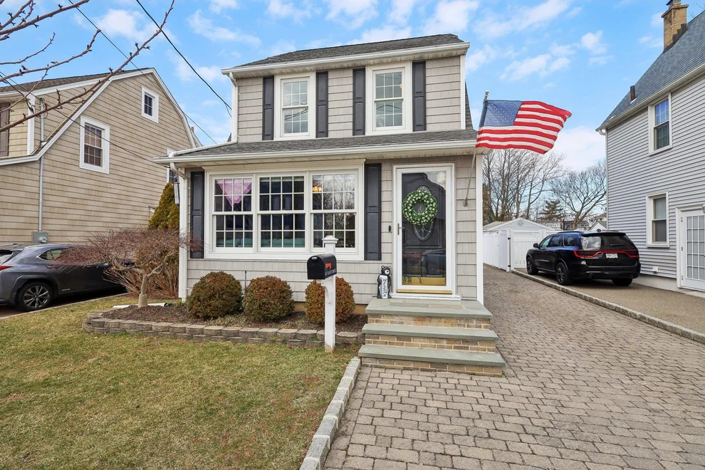 Unit for sale at 85 Yale Street, North Hempstead, NY 11596