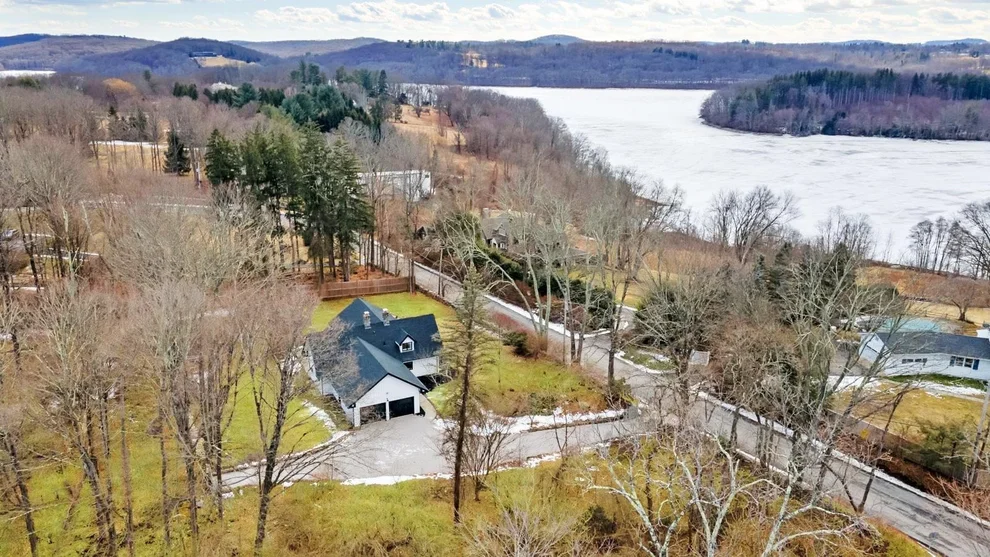 Unit for sale at 4 Old Cross River Road, Bedford, NY 10536