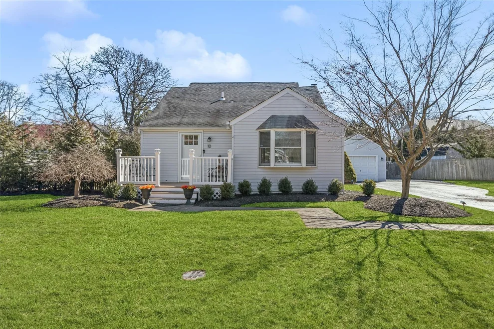 Unit for sale at 10 Ronald Court, Smithtown, NY 11767