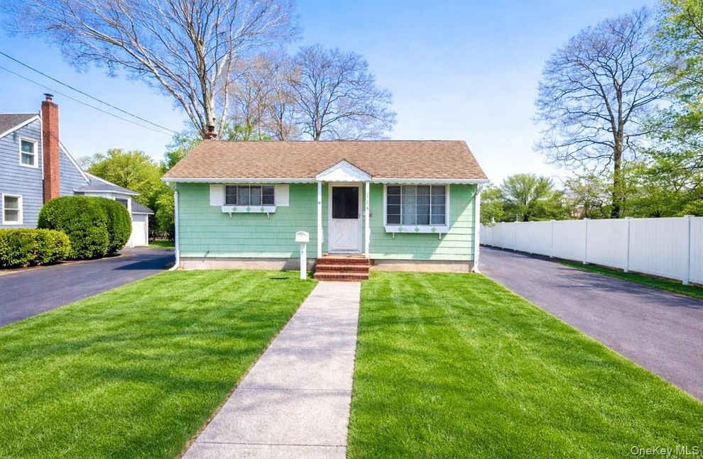 Unit for sale at 115 Irish Lane, Islip, NY 11730