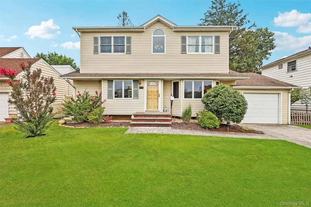 Unit for sale at 150 Dartmouth Drive, Oyster Bay, NY 11801