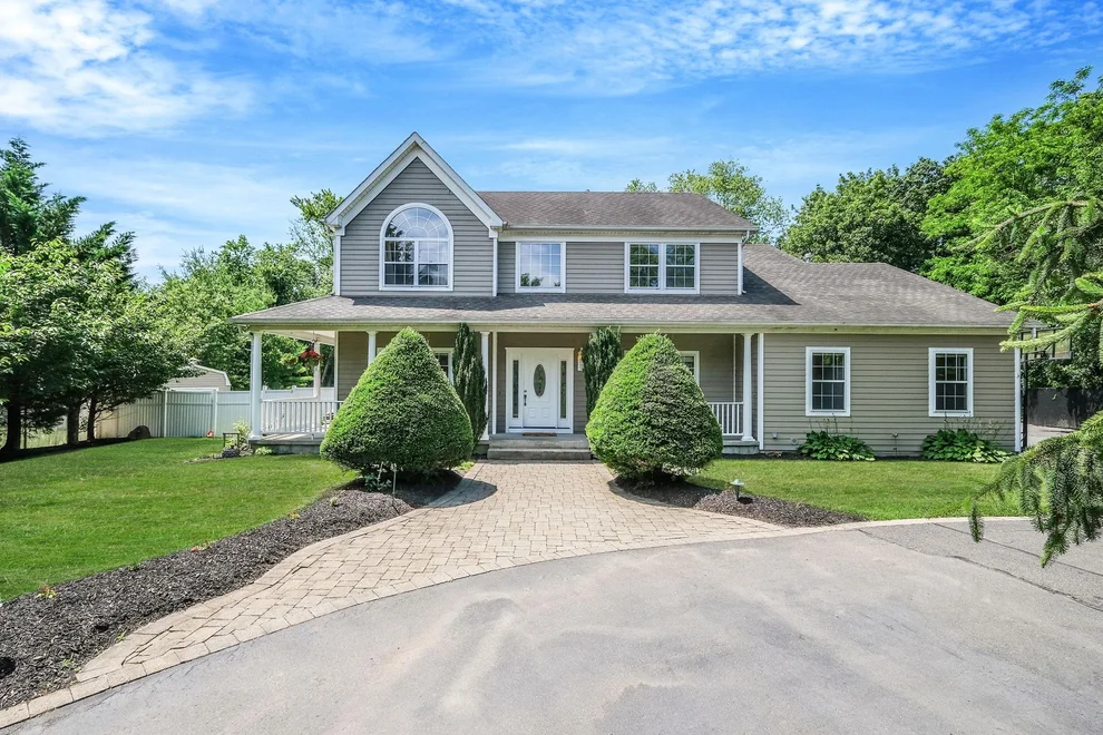 Unit for sale at 6 Muellers Lane, Brookhaven, NY 11980