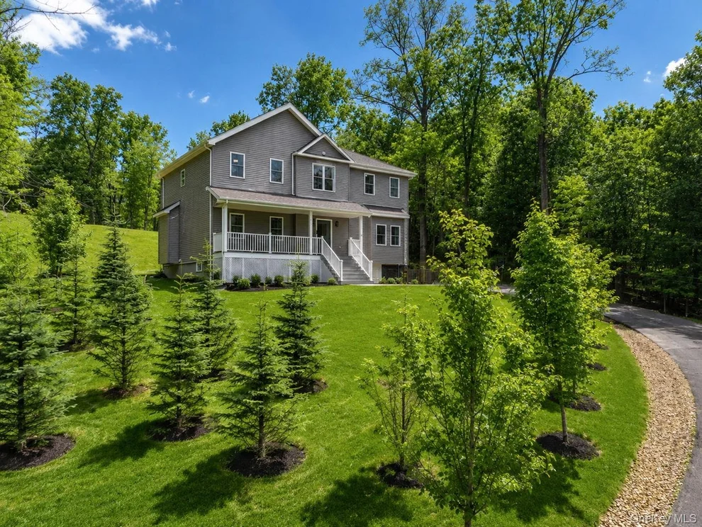 Unit for sale at 18 Fernglade Court, Monroe, NY 10950