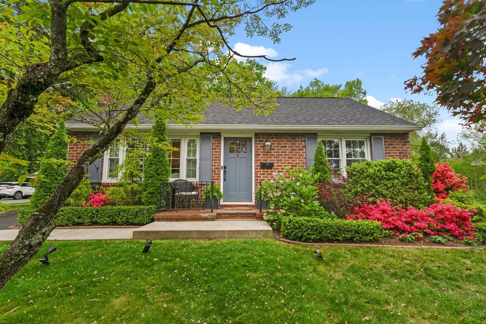 Unit for sale at 11 Fairview Avenue, Clarkstown, NY 10954