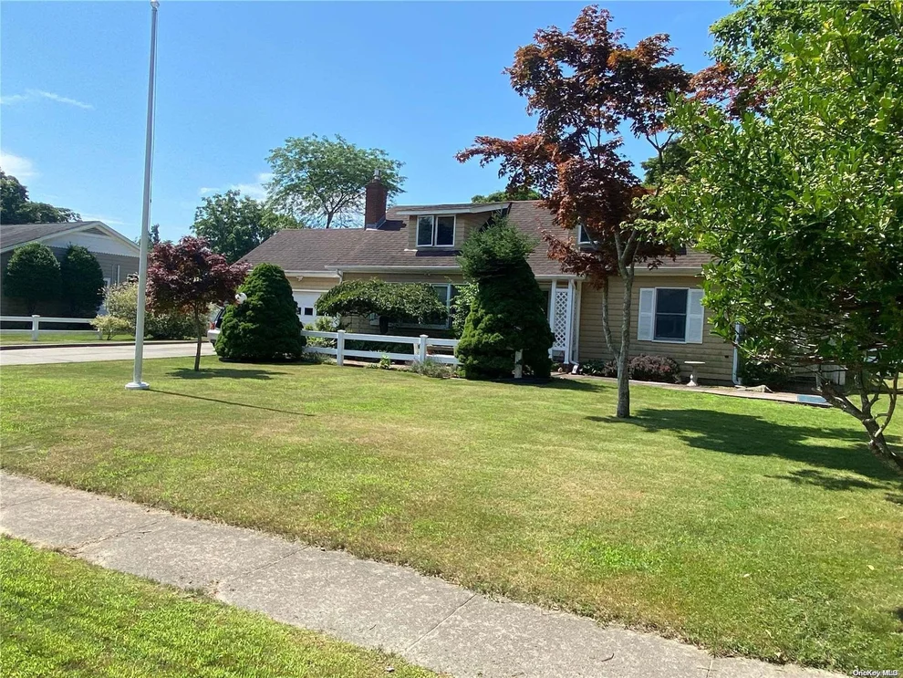 Unit for sale at 2 Elizabeth Place, Brookhaven, NY 11934