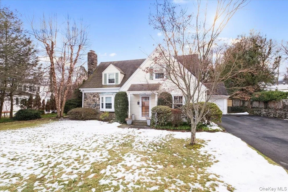 Unit for sale at 12 Stoneleigh Close, Greenburgh, NY 10583