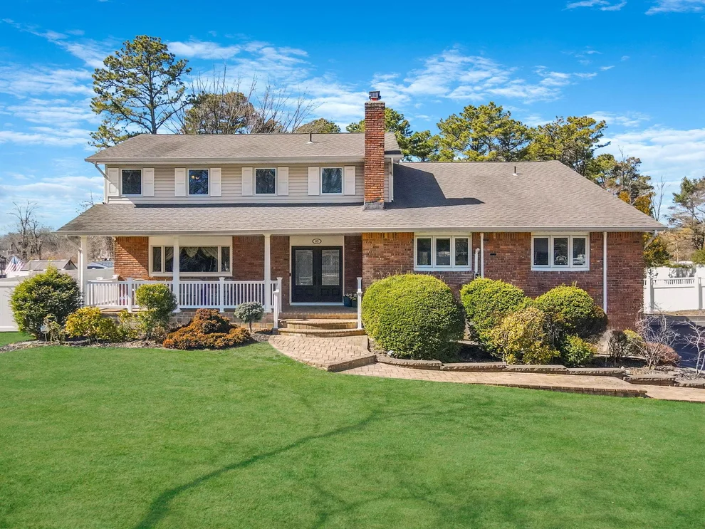 Unit for sale at 83 Old Brook Road, Huntington, NY 11746