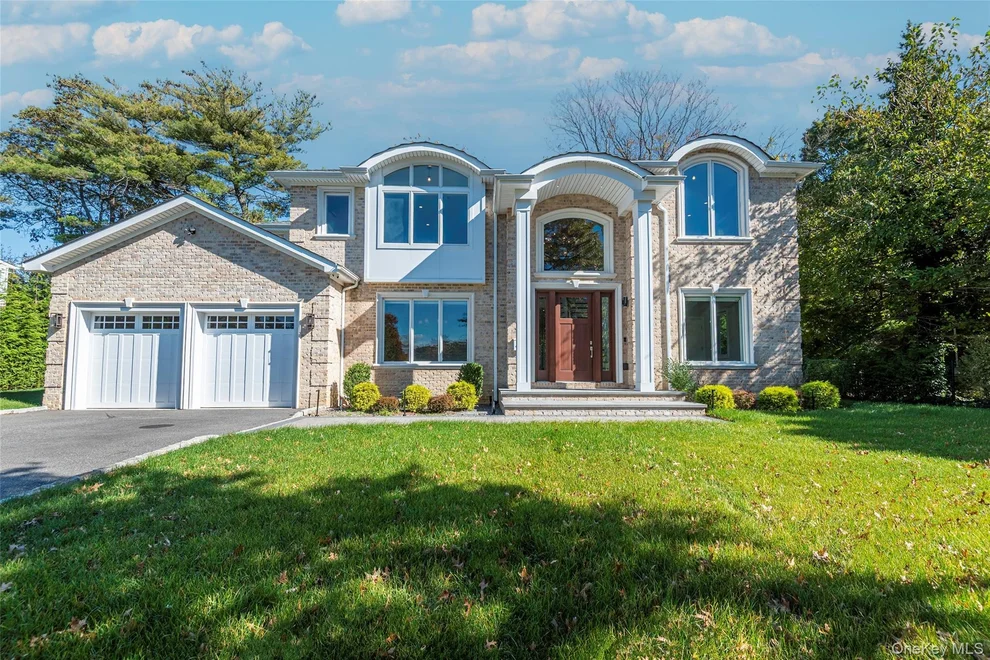 Unit for sale at 15 Grenfell Drive, North Hempstead, NY 11020