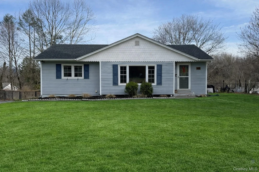 Unit for sale at 43 Birchwood Drive, New Windsor, NY 12553