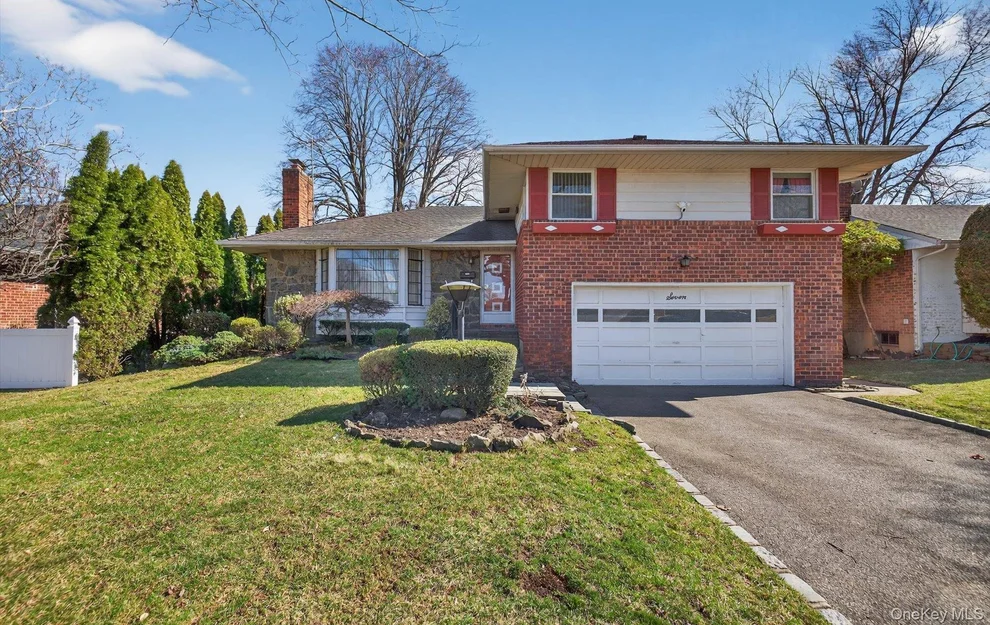 Unit for sale at 7 Carling Drive, North Hempstead, NY 11040