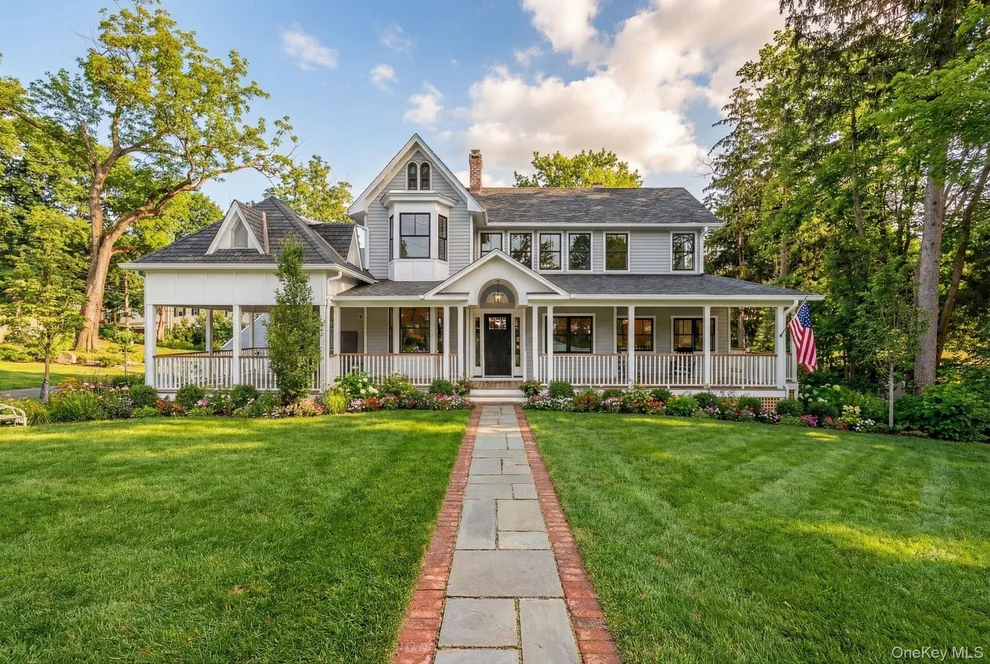 Unit for sale at 227 Prospect Avenue, Oyster Bay, NY 11579