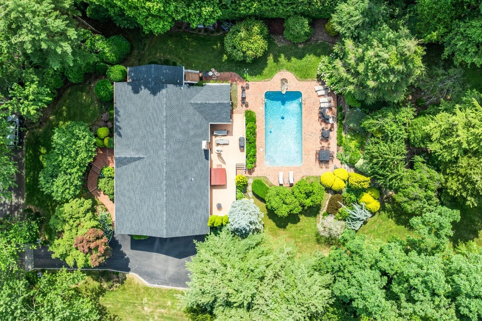 Unit for sale at 14 Etna Lane, Huntington, NY 11746
