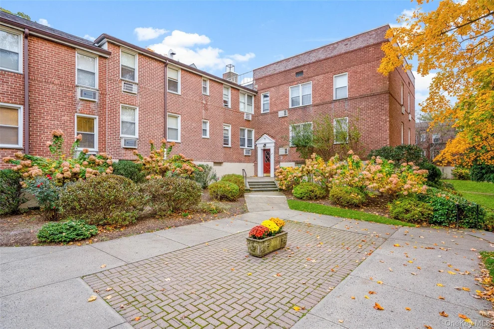 Unit for sale at 325 Palmer Terrace, Mamaroneck, NY 10543